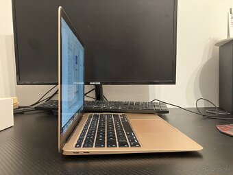 Predám MacBook Air 2020 Zlatý 8GB RAM - 5
