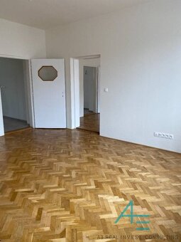 RD s parkovaním na ubytovanie ale aj na komerčné využitie. - 5