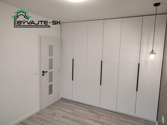 REZERVOVANÉ Dvojizbový byt s lódžiou a komorou na sídlisku - 5