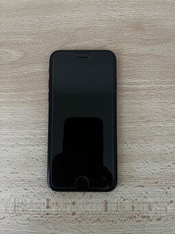 Apple iPhone 13, Apple iPhone SE 2020 - 5