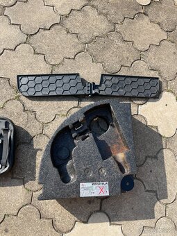 BMW E60 E61 povinná výbava , mriežky narazníka , bajonet , - 5