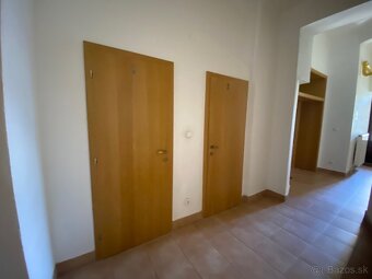 OFFICE aj s vodou - ideál na služby - 5