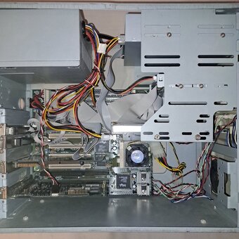 stary pocitac intel pentium 200 - 5