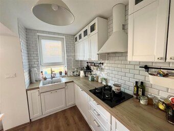 Na predaj nádherný zrekonštruovaný 3-izbový byt s... - 5