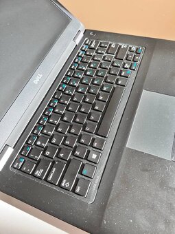 Notebook 14" DELL.Intel i5-6300U 2x2,40GHz.8gb ram.120g SSD - 5