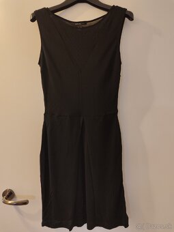 Predam 4 cierne saty.Mango,Zara, Calvin klein spolu za 30€ - 5