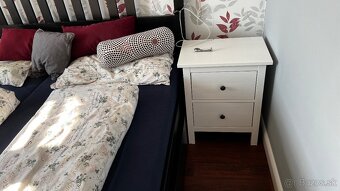 Manželská posteľ, zásuvky, nočné stolíky, lampy - 5