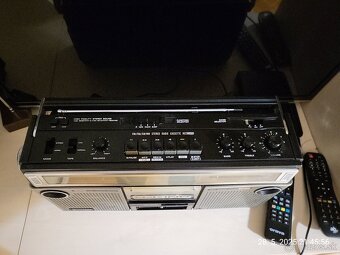 Hitachi radio - 5
