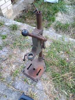 Vŕtačka Narex, stojan a zverák - 5