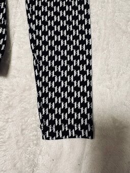 Čiernobiele tričko so stojačikom a monogramom Karl Lagerfeld - 5