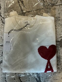 Ami Paris sveter – biely s červeným srdcom - 5