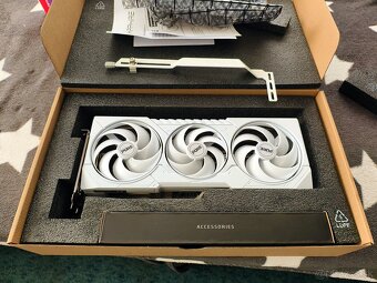 AMD Radeon RX 9070 SAPPHIRE PURE 16G - 5