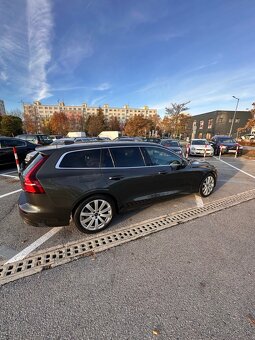 Volvo V60 2.0 4×4, rok 2020 – plná výbava - 5