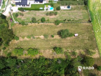 RADO | Veľký investičný pozemok pre viacero domov - Pruské - - 5