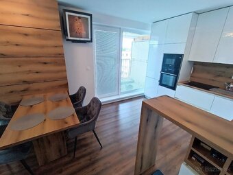 Exkluzívny prenájom 3+kk s parkovacím miestom- Malá Praha - 5