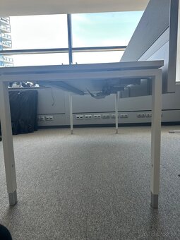 KVALITNÉ KANCELÁRSKE STOLY A VYBAVENIE - 5
