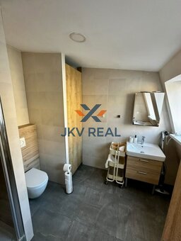 JKV REAL ponúka na predaj priestranný 2,5-izbový mezonet v c - 5