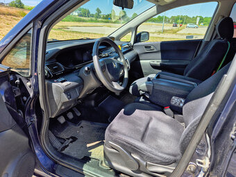 Honda FR-V - 5