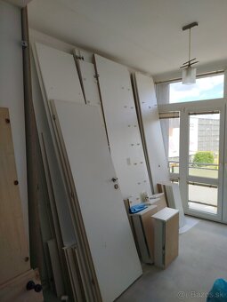 Darujem skrine , starsiu kuchynskú linku - 5