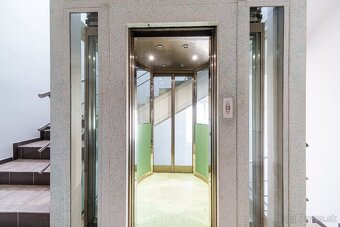 Na prenájom kancelária s umývadlom, 20 m2, Hrnčiarska 2/A - 5