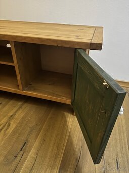 Masívny stolík pod TV - 5