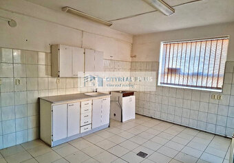 Znížená cena Ponúkame Vám na predaj polyfunkčnú budovu v Ko - 5