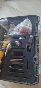 DEWALT Elektrická oscilačná brúska + sada príslušenstva, 300 - 5