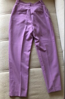 ———Fialové nohavice s opaskom, Zara, S/36, 12.40 E—— - 5
