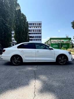 Volkswagen Jetta - 5