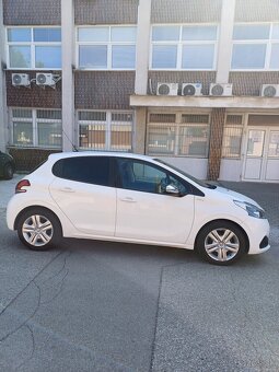 Peugeot 208 vo výbave - 5