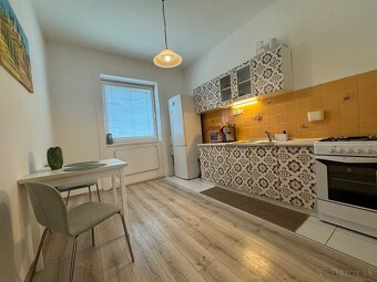 Ihneď voľný väčší byt s balkonom - v CENTRE - 5