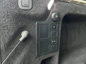 Land Rover Discovery 2.0D SD4 HSE AWD A/T - 5