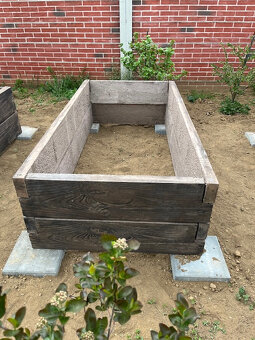 Vyvýšený záhon betónový imitácia dreva - 5