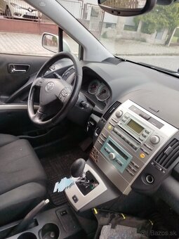 Toyota Corolla Verso - 5