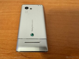 Sony Ericsson T715 - 5