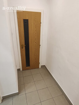 Komerčný priestor v centre Komárna na prenájom - 5