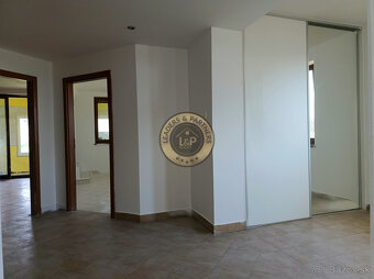 Priestranný 6 - izbový rodinný dom vo Veľkých Ripňanoch - 5