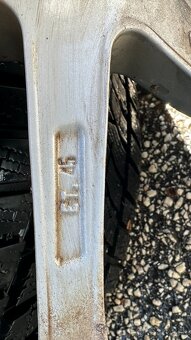 40. Skoda Octavia 225/45 r18 zimne - 5