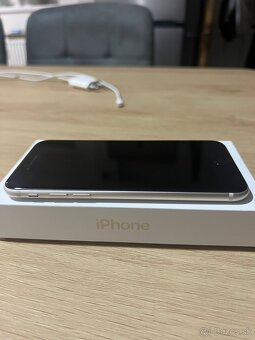 Predám IPhone SE 2022 - 5