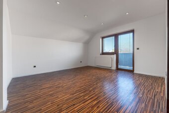 6-izbový rodinný dom s dvojgarážou v Malinove - 5