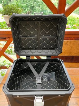 Univerzálny hliníkový. TOP CASE - 5
