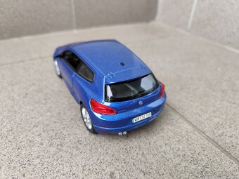 Predám tento kovový model vw scircooco. Otvaratelna kapota a - 5