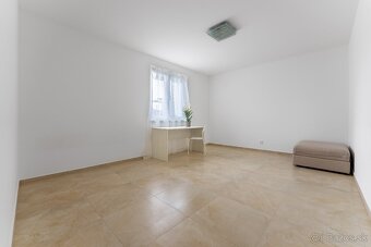 Priestranný 2 izbový byt s veľkou terasou v Trnave - 5