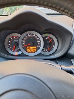Predam Toyota Rav4 - 5