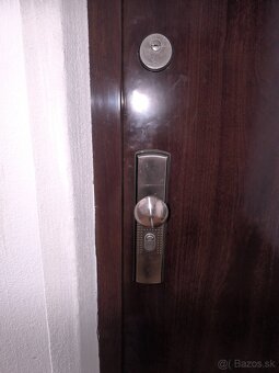 Bezpečnostné dvere aj so zárubňou - 5