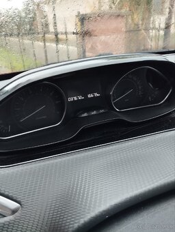 Peugeot 208 automat 1,2 benzín,37700km - 5