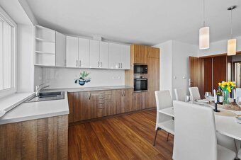 REZERVOVANÉI Predaj 5 - izb.dom v obľúbenej lokalite Ivanka  - 5