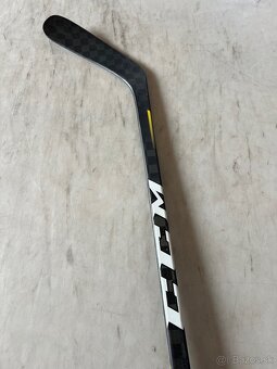 Predám hokejku CCM Supertacks AS2 PRO INT - 5
