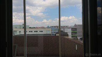 Prenajmem garsónku v centre s preskleným balkónom. - 5