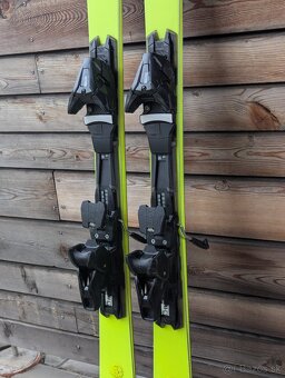 Prémiové švýcarské lyže AK YELLOW POP, 160cm, 2023 - 5